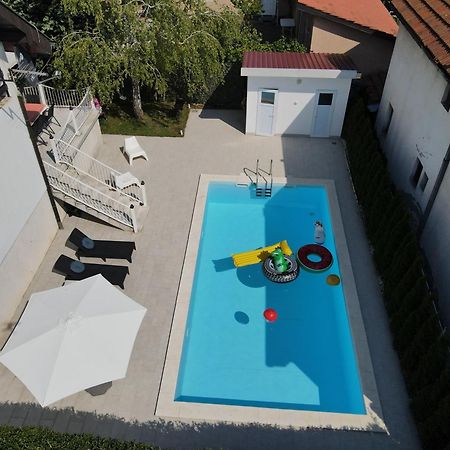 Villa Mina Kladovo, 5-Bedroom Villa With Pool For Up To 12 People Luaran gambar