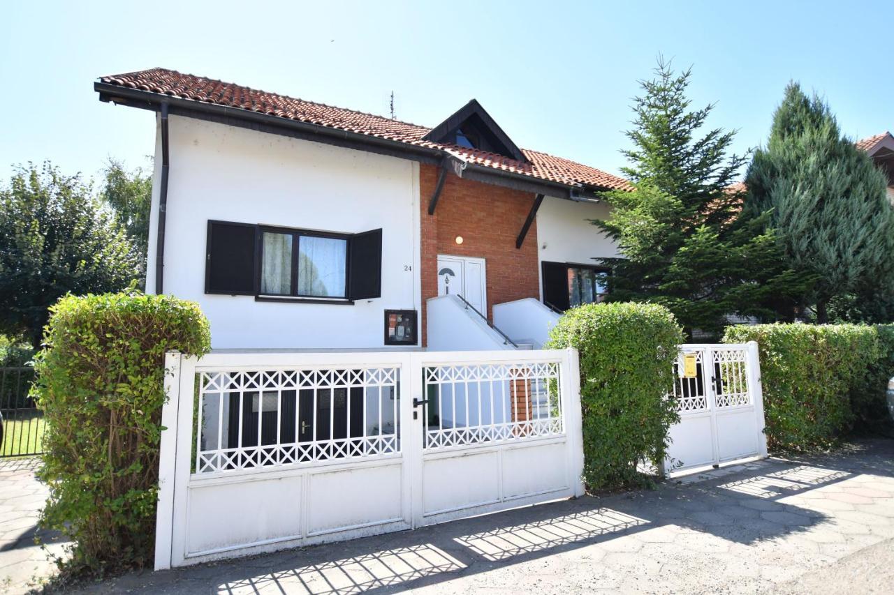 Villa Mina Kladovo, 5-Bedroom Villa With Pool For Up To 12 People Luaran gambar